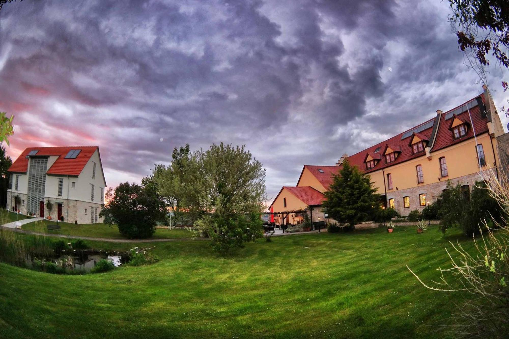 Hotel Und Restaurant Rittergut Kreipitzsch Наумбург Екстериор снимка